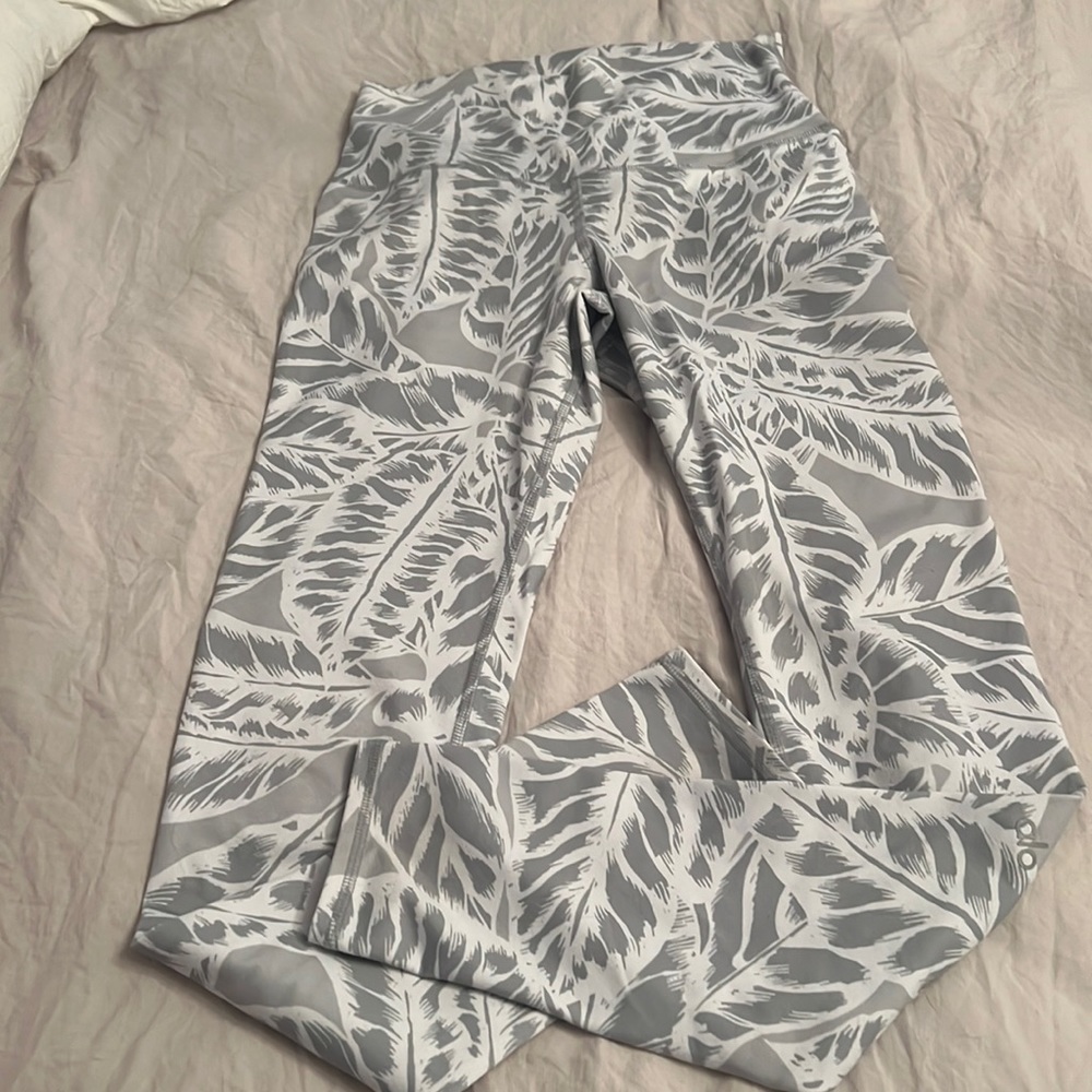 Alo yoga size M airbrush leggings
